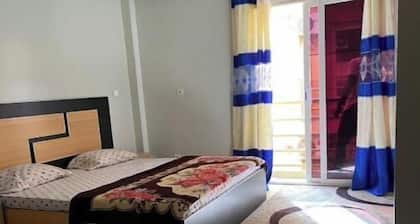 LUXURIEUX APPT MIXTA 2IEME ETAGE