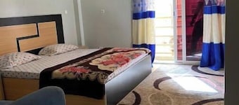 LUXURIEUX APPT MIXTA 2IEME ETAGE