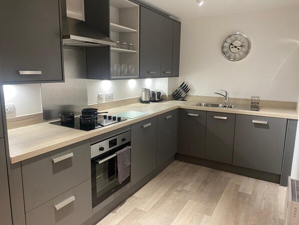 Refrigerador, microondas, horno y lavavajillas 