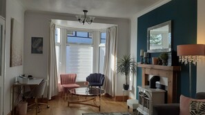 3 bedrooms, iron/ironing board, free WiFi, bed sheets - Lovely 3-bed House in Bridgend 7min From Porthcawl (Bridgend)