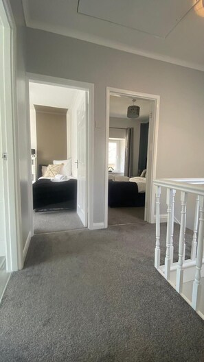 3 habitaciones, tabla de planchar con plancha y wifi gratis