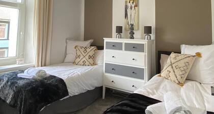 Lovely 3-bed House in Bridgend 7min From Porthcawl
