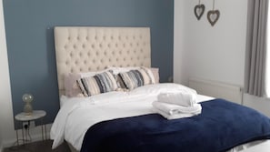 House, Multiple Beds | 3 bedrooms, iron/ironing board, free WiFi, bed sheets - Lovely 3-bed House in Bridgend 7min From Porthcawl (Bridgend)