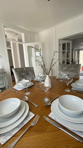 Lovely 3-bed House in Bridgend 7min From Porthcawl