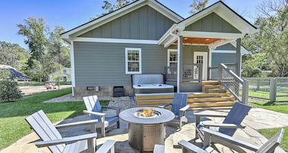 Yellow Bike Bungalow-Block from Bike Trail