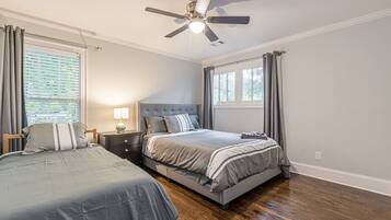 4 habitaciones, tabla de planchar con plancha y wifi gratis