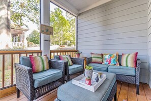 Property grounds - Modern, Walkable Family Home w/ Porch & Parking (Atlanta)