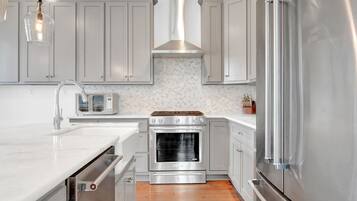 House, Multiple Beds, Balcony, Garden View | Private kitchen | Fridge, microwave, oven, stovetop