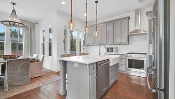 House, Multiple Beds, Balcony, Garden View | Private kitchen | Fridge, microwave, oven, stovetop