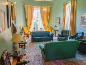 Fireplace - Dalnaglar Castle - UK7072 (Glenshee, Cairngorms)