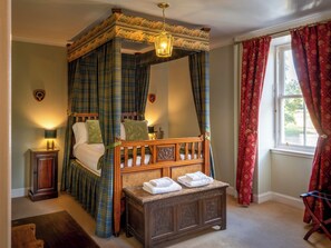 10 bedrooms, free WiFi, bed sheets - Dalnaglar Castle - UK7072 (Glenshee, Cairngorms)
