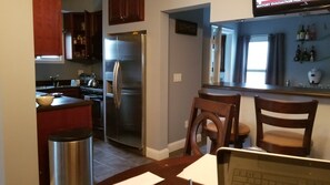 Refrigerador y utensilios de cocina 