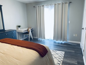 3 camere, una scrivania, ferro/asse da stiro, Wi-Fi gratuito