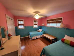 3 bedrooms, desk, iron/ironing board, free WiFi