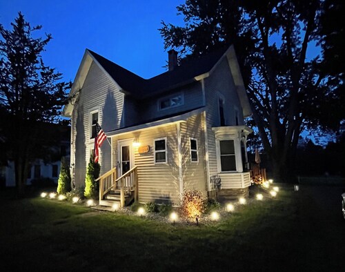 Callie's Place - 1 mile to ASV - 3 bdrm/2 bath, open deck, large yard