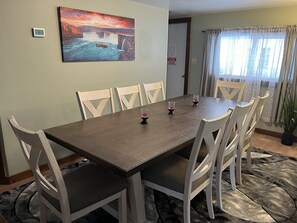 Dining - Callie's Place - 1 mile to ASV - 3 bdrm/2 bath, open deck, large yard (West Oneonta)