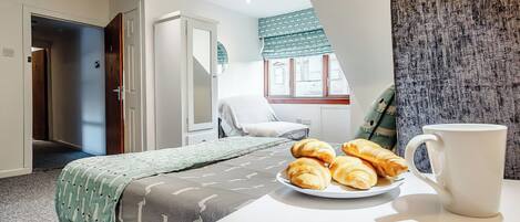 7 bedrooms, free WiFi, bed sheets
