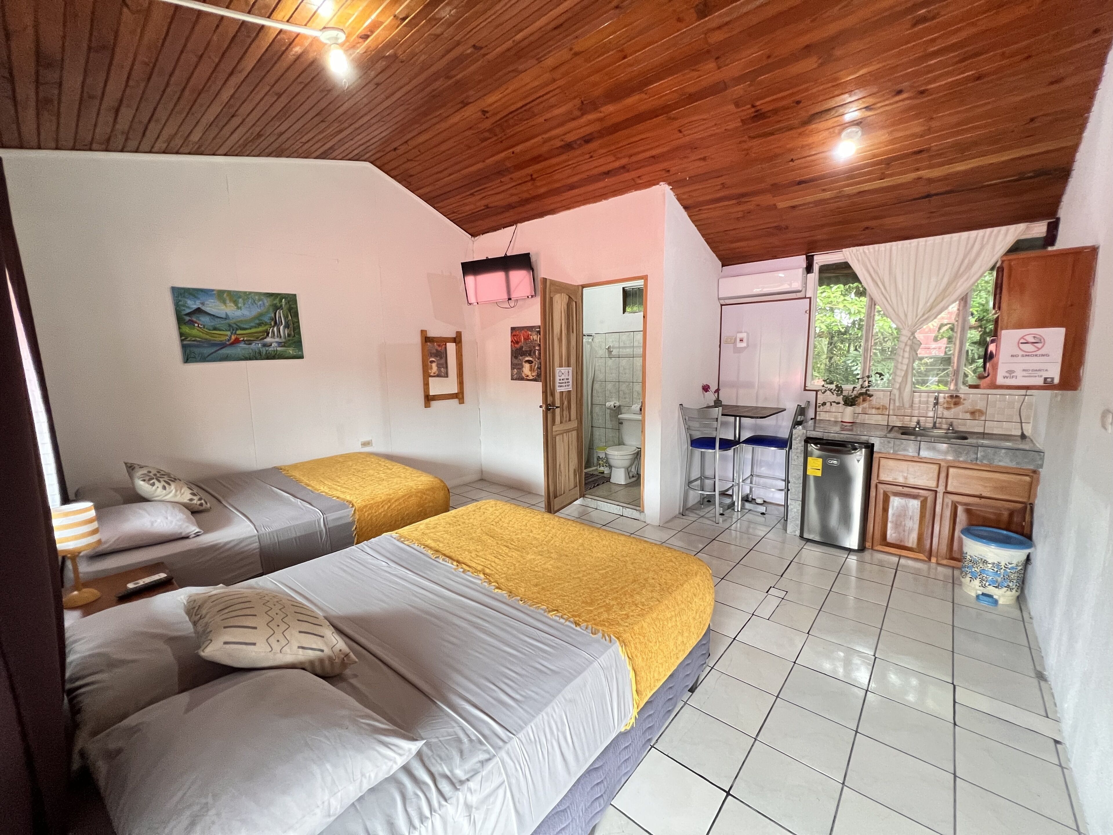 Wifi gratis y ropa de cama 