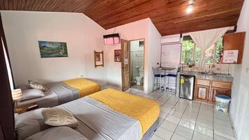 Quadruple Room | Free WiFi, bed sheets