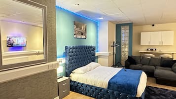 1 bedroom, desk, free WiFi, bed sheets