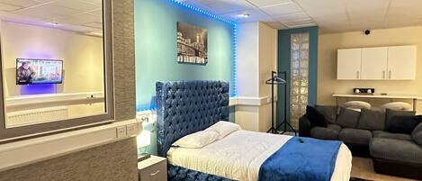 1 bedroom, desk, free WiFi, bed sheets