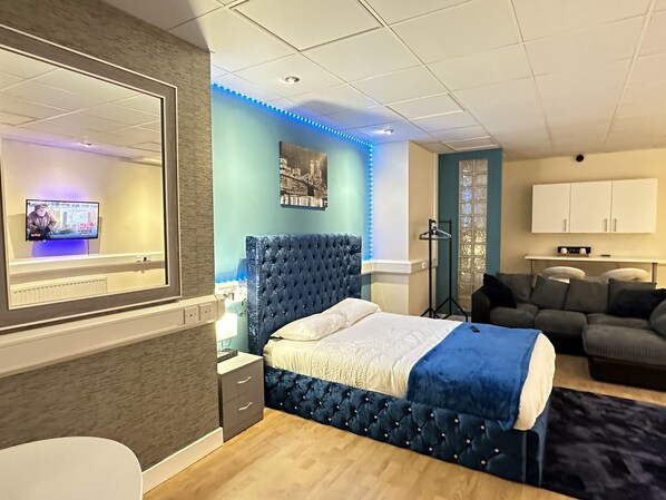 1 bedroom, desk, free WiFi, bed sheets