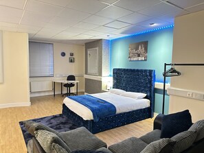 1 bedroom, desk, free WiFi, bed sheets