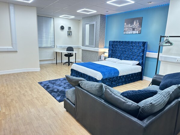 1 bedroom, desk, free WiFi, bed sheets