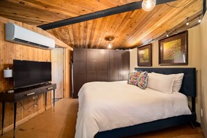 2 bedrooms, travel crib, WiFi