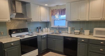 3-bedroom vacation home 6 minutes from Brown University