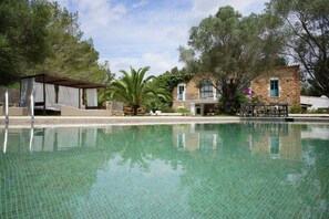 حمّام سباحة خارجي