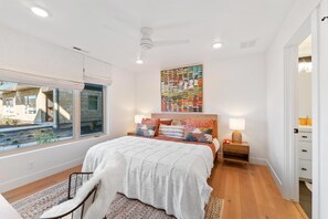 3 bedrooms, desk, iron/ironing board, free WiFi