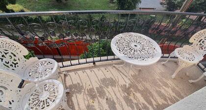 Holiday apartment with a beautiful garden and internet