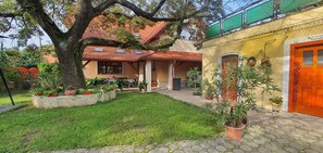 Exterior - Holiday apartment with a beautiful garden and internet (Balatonberény)