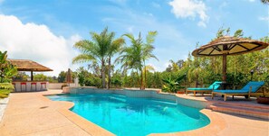 حمّام سباحة خارجي