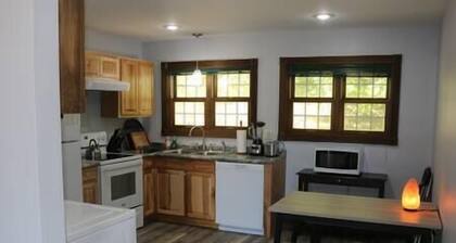 Small House, 2 queen bedrooms, 1 bath, on route 33, Very Nice!