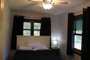 2 Schlafzimmer, Bügeleisen/Bügelbrett, kostenloses WLAN, Bettwäsche