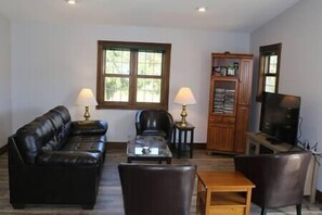 Smart TV, reproductor de DVD, libros, videoteca