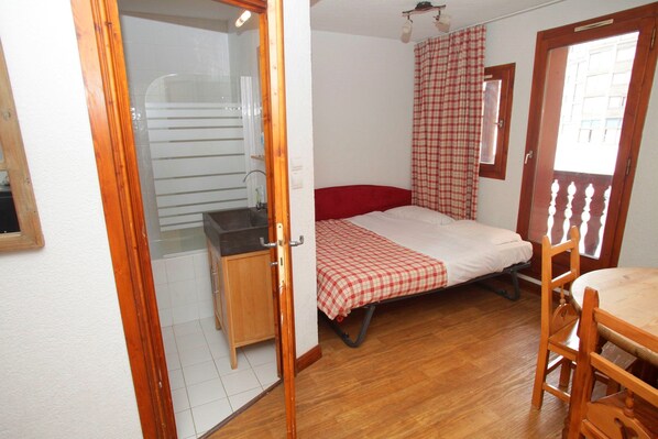 3 habitaciones, cuna de viaje, wifi y ropa de cama 