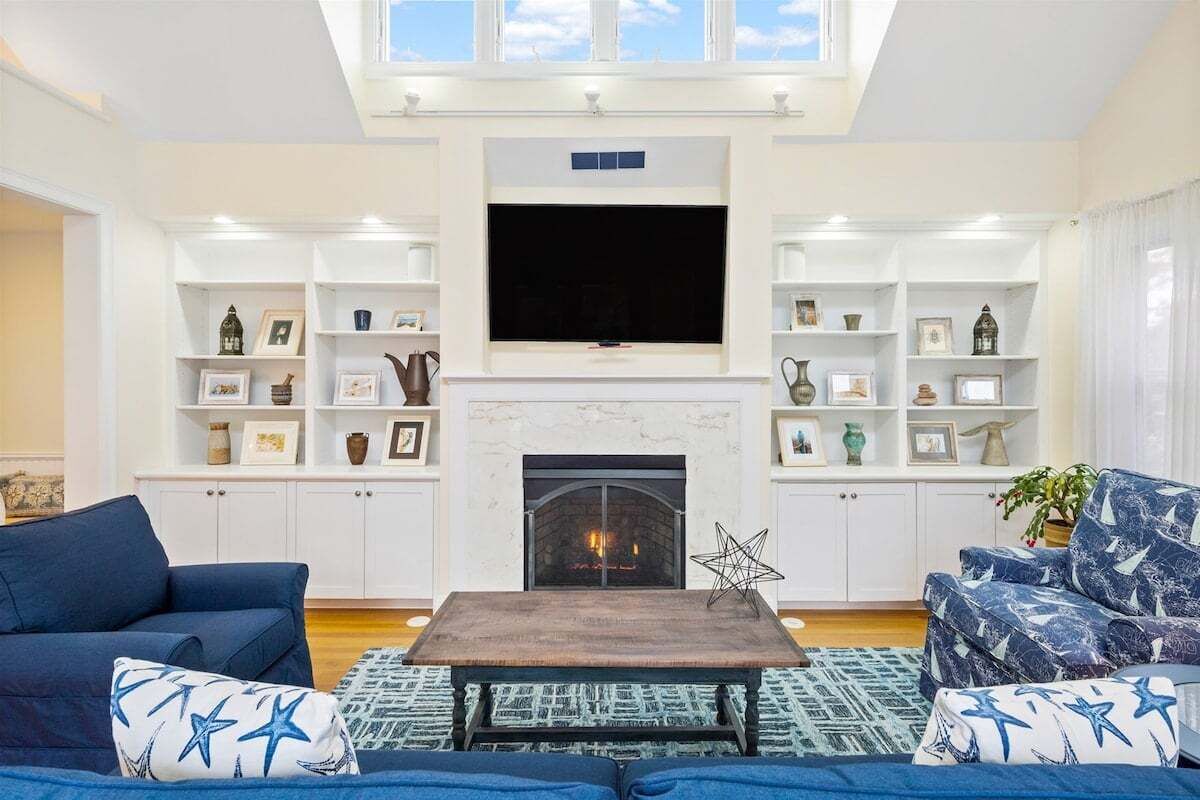 Smart TV, fireplace, books