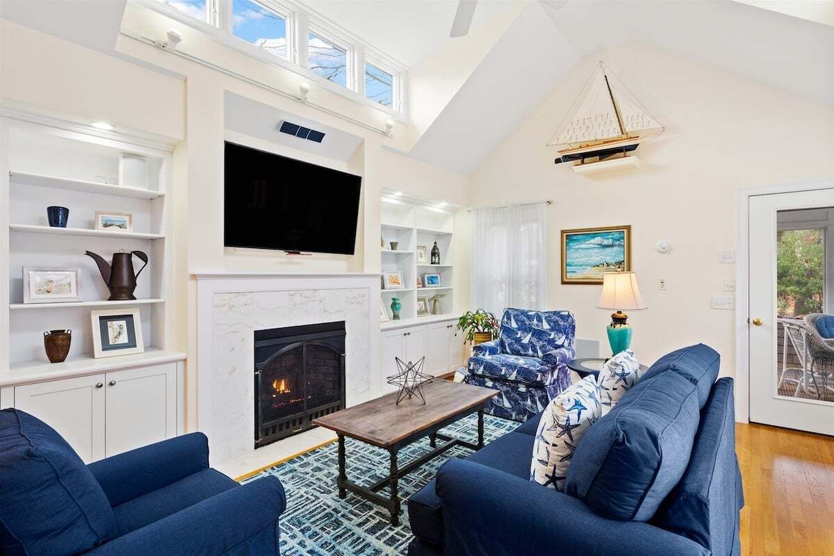 Nauset Beach Retreat! Pool W/spa & Gas Fire Pit - Eastham, MA