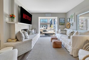 Smart TV, fireplace