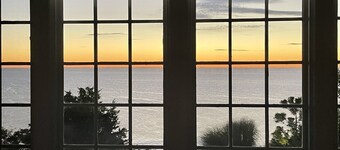 Stunning Oceanview: Walk to Private Beach