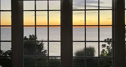 Stunning Oceanview: Walk to Private Beach