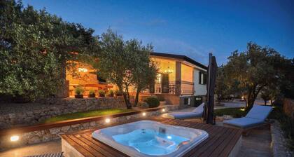 Holiday home for 4 people with hydromassage bathtub