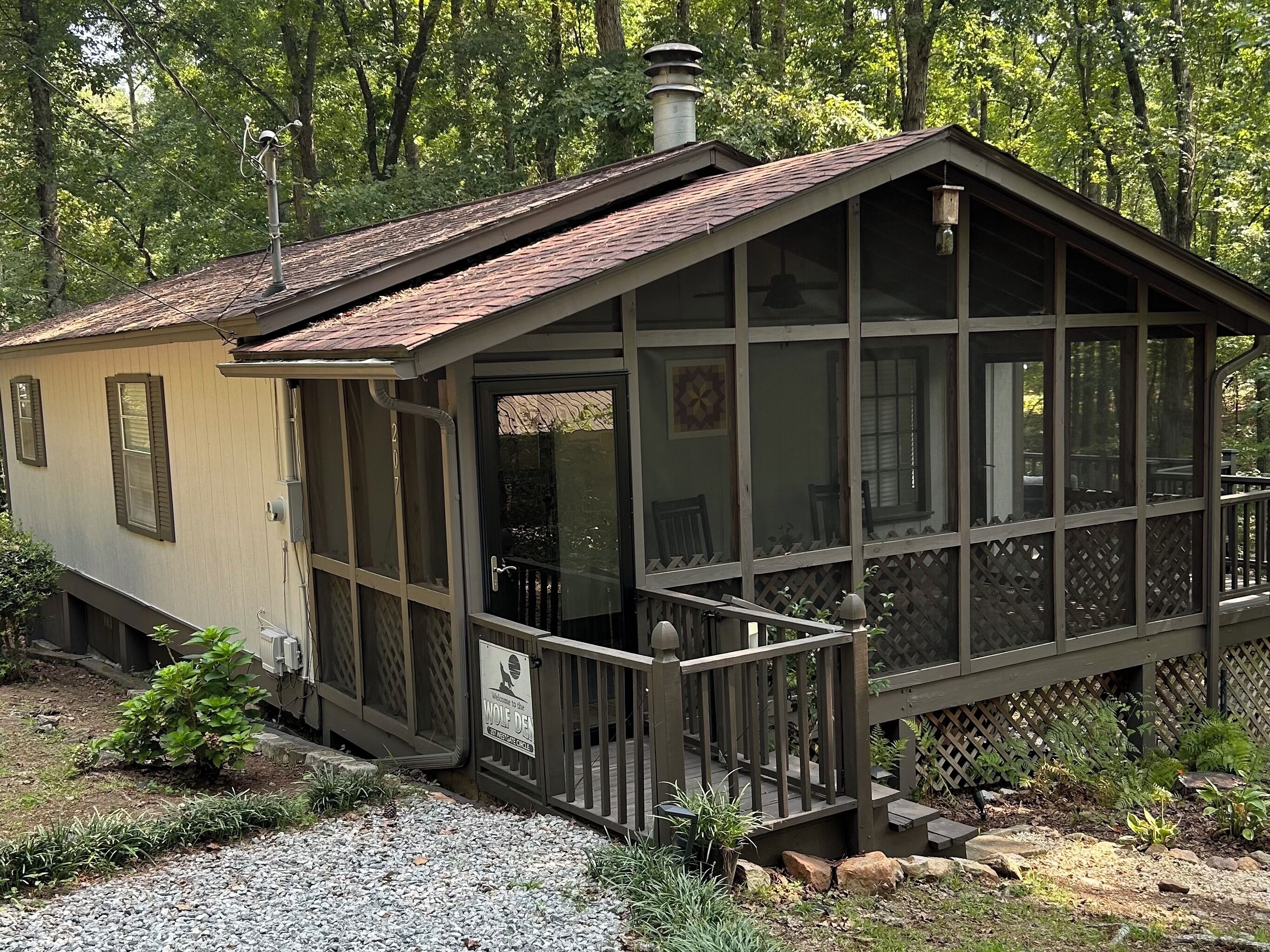 Cozy cabin close to Callaway Gardens, Impact 360, FDR Park, & Great Wolf Lodge