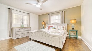 4 bedrooms, hypo-allergenic bedding, memory-foam beds, desk - Anna Maria Escape | Pool, Pickleball & Family Home (Bradenton)