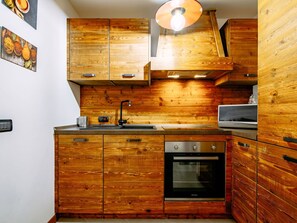 Micro-ondes, four, lave-vaisselle