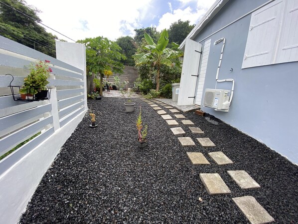 Property grounds - Venez passer un moment paisible dans ce bungalow entouré de verdure. (Le Gosier)