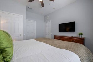 3 habitaciones, tabla de planchar con plancha, cuna de viaje y wifi 